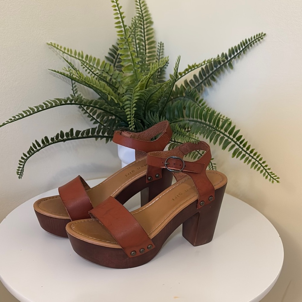 Madden Girl Brown Leather Platform Sandals women’s size 7